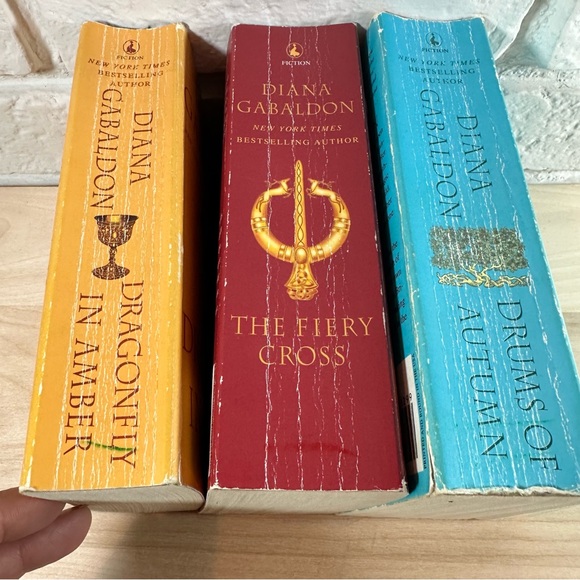 4 Diana Gabaldon paperbacks from the Outlander Series - Picture 3 of 9